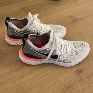 Women’s Nike epic react flynit 2